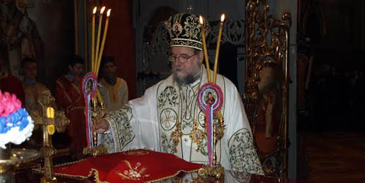 Његово Преосвештенство Епископ сремски Василије богослужиo у недељу  у Храму Свете Петке у Петроварадину