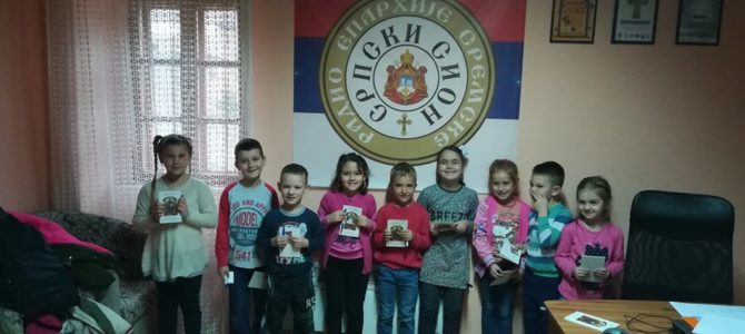Деца из ПУ “Пчелица” у Шашинцима посетила радио “Српски Сион” (Звучни запис)