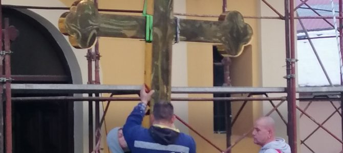 Подизање Часног Крста на храм Св.Оца Николаја у Шиду