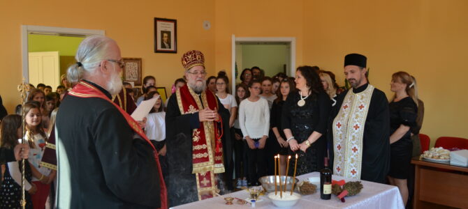 Епископ сремски г. Василије посетио и освештао просторије ОШ „Доситеј Обрадовић“ у Иригу