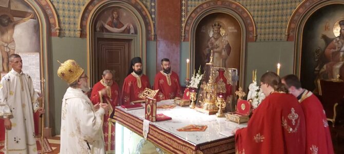 Епископ сремски г. Василије прославио крсну славу