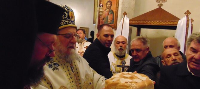 Његово Преосвештенство Епископ сремски г. Василије освештао Крст у манастиру Раковац