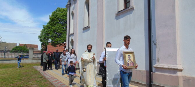 Слава цркве Преноса моштију Светог оца Николаја у Прхову