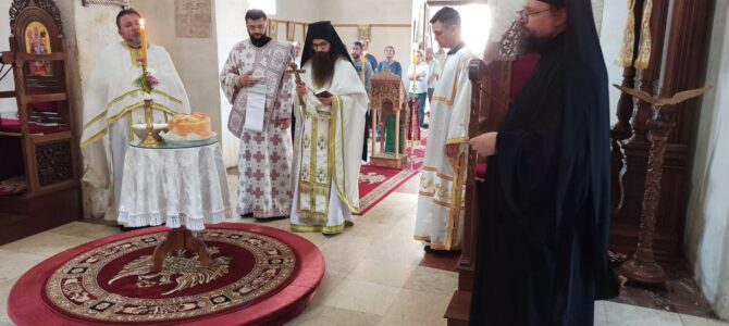 Манастир Раковац литургијски прославио Свете Вартоломеја и Варнаву