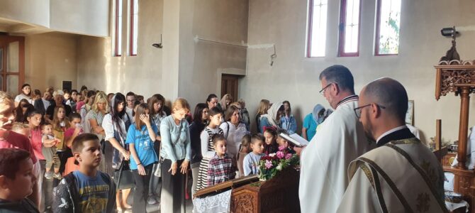 Молебно пјеније поводом почетка нове школске године у Новој Пазови