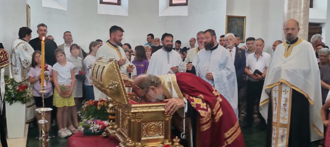 Пренос кивота са честицом моштију Светог кнеза Лазара у шидску Лазарицу