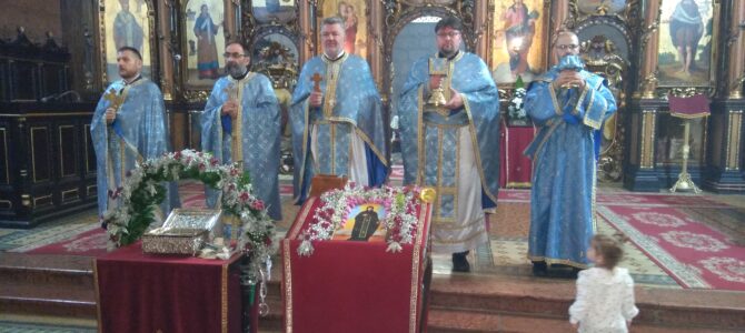 Прослава празника покрај дела моштију Свете Петке у Сремској Митровици