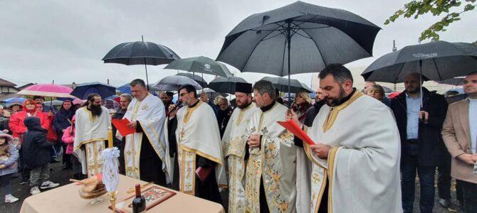 Освештани крст и земљиште за нови храм у Сремској Митровици