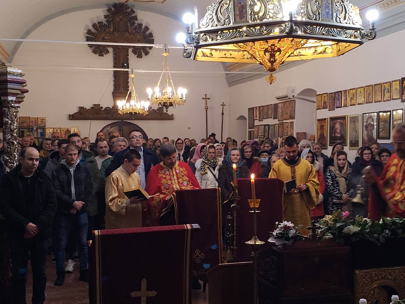 Јелеосвећење у „Малој цркви“ у Сремској Митровици