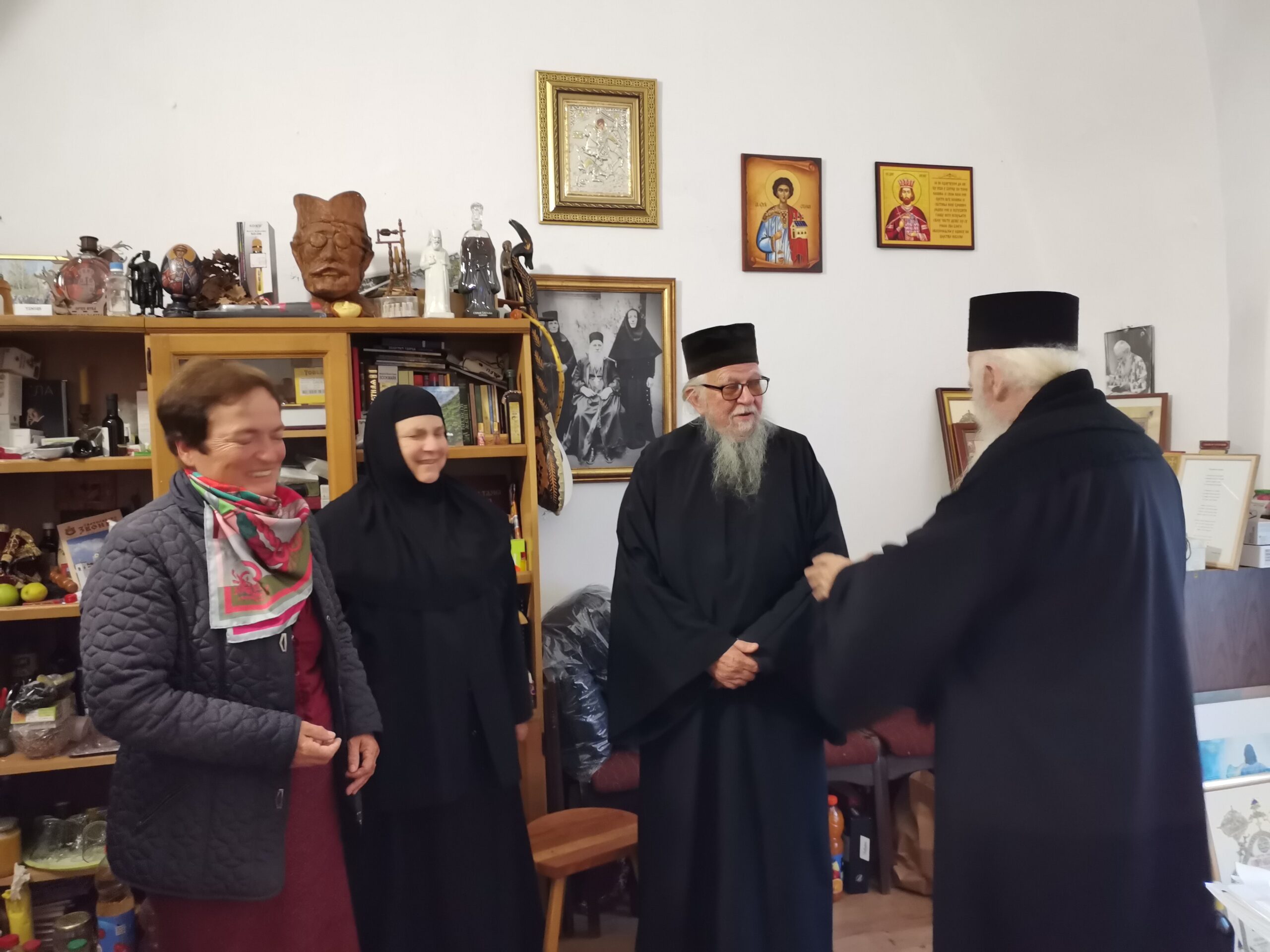 Архимандрит Илија из Француске у посети манастирима Великој Ремети и Бешенову