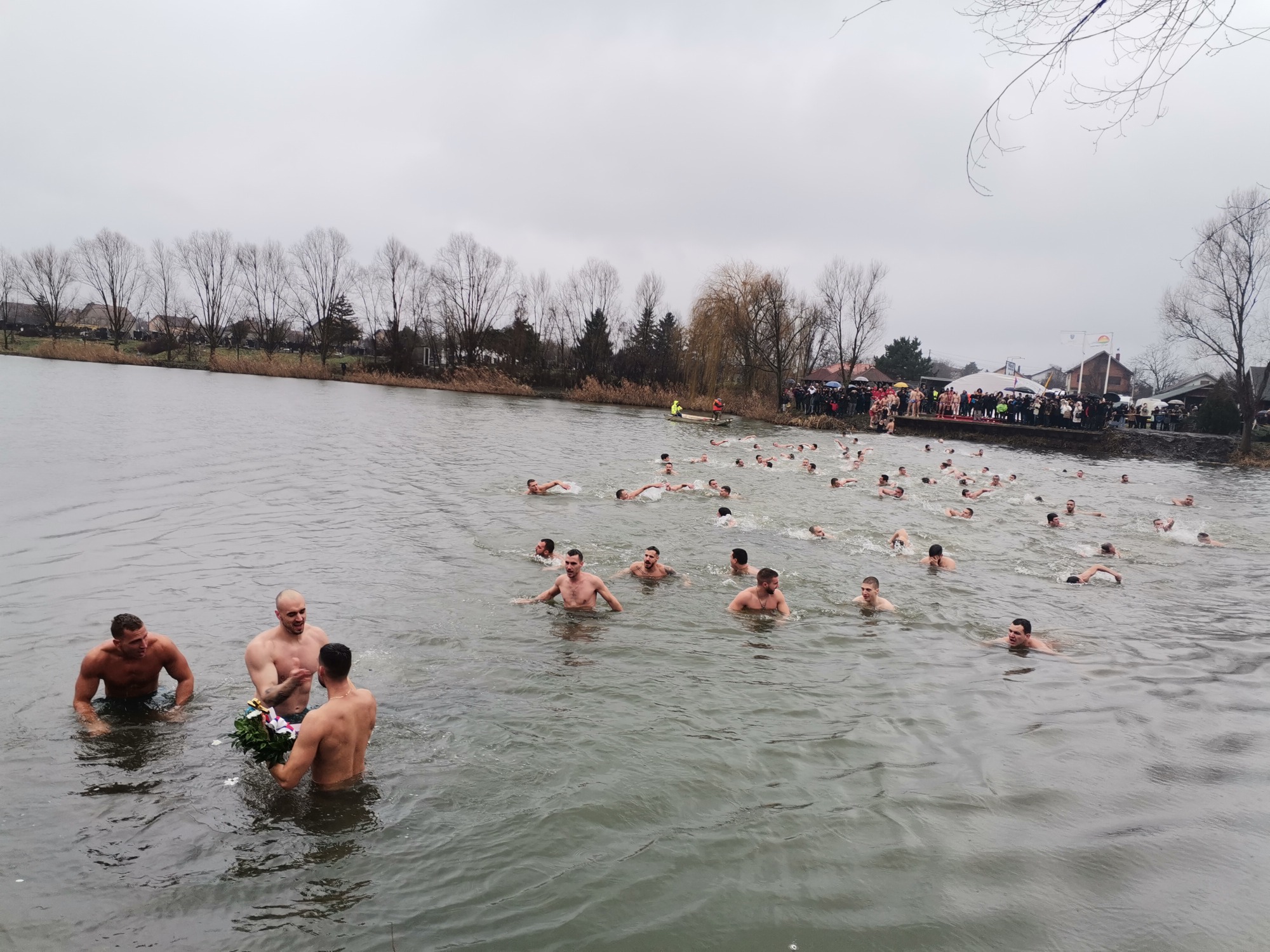 Традиционална манифестација „Богојављење – пливање за Часни крст” одржана дванаести пут у Бечмену