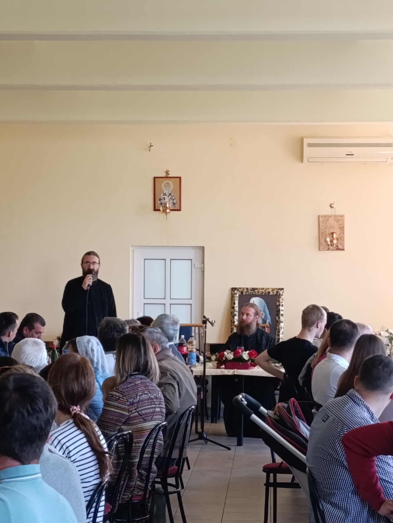 Предавање презвитера Игора Батеса у Бусијама