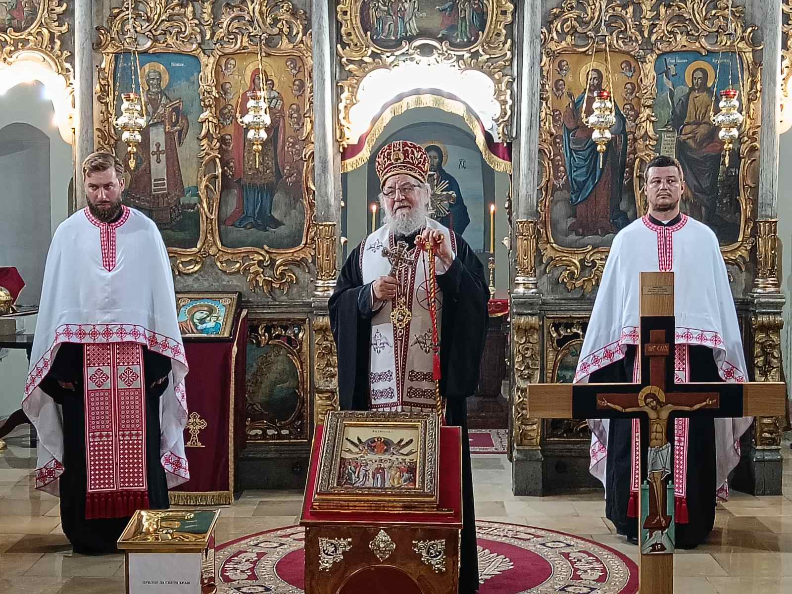 Подела антиминса у Архијерејском намесништву румском Подела антиминса у Архијерејском намесништву румском