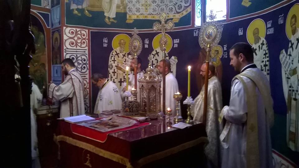 Света архијерејска литургија у Хртковцима