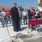 Освештан темељ за парохијски дом у Карловчићу