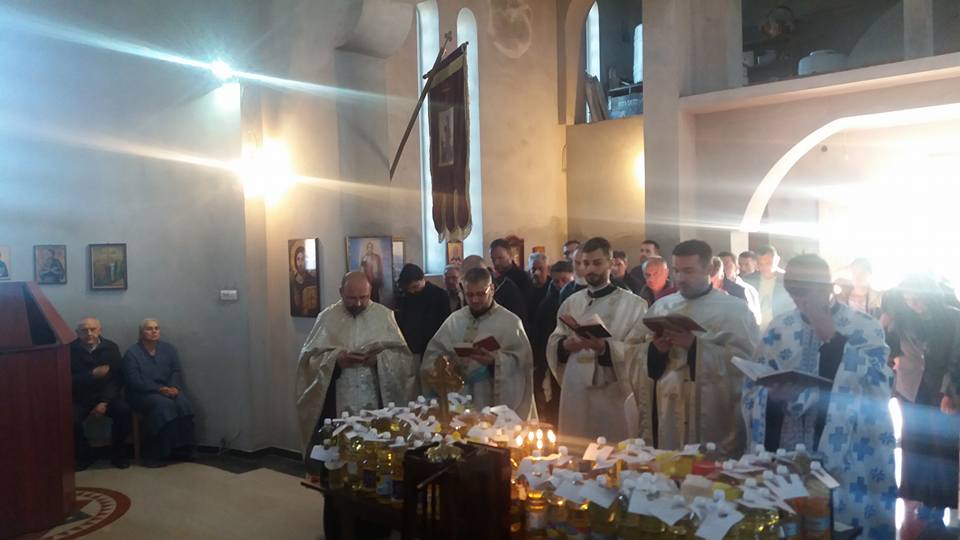 Света тајна јелеосвећења у румском храму Сабора српских светитеља