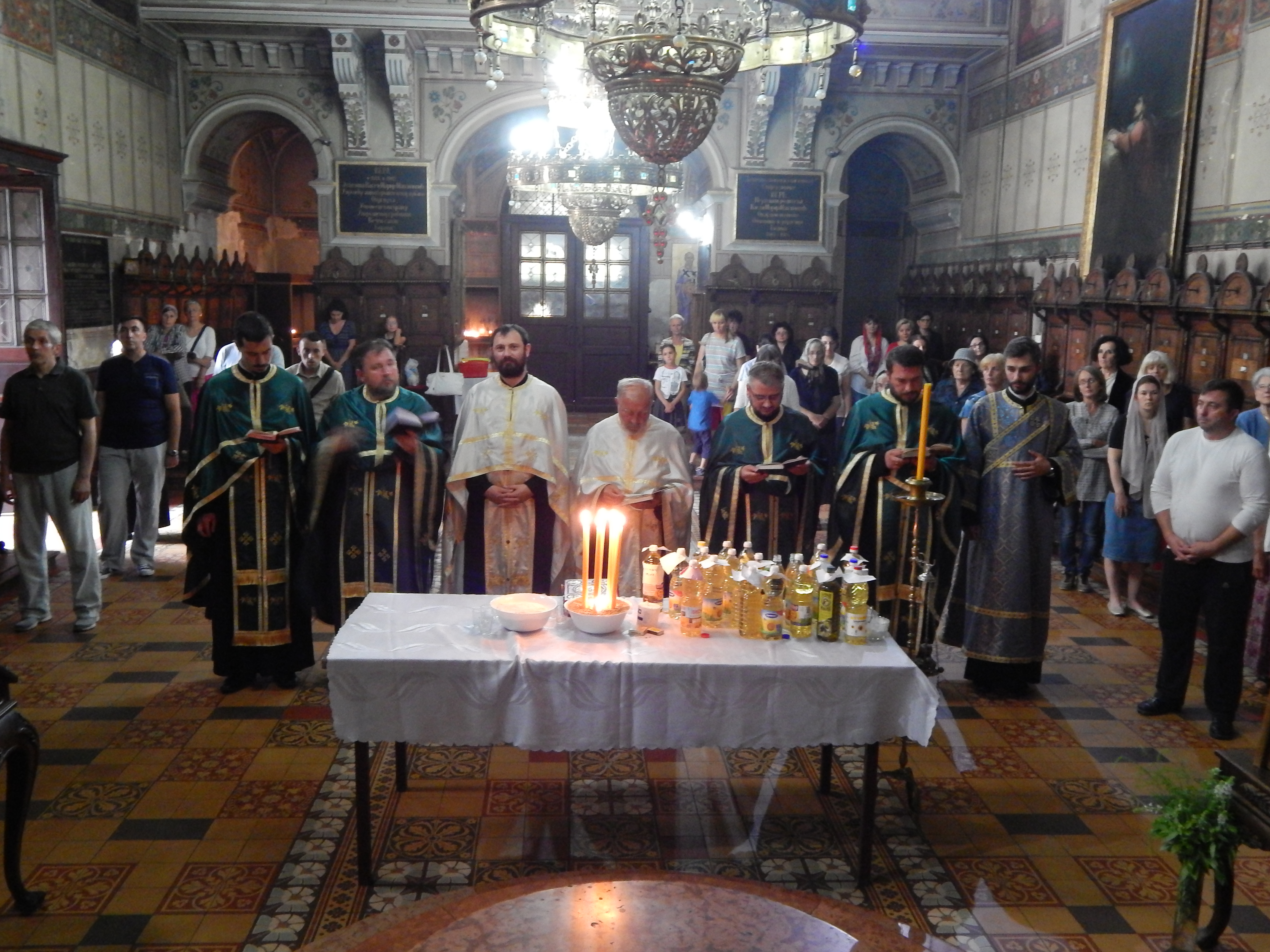 Света тајна јелеосвећења у румском Храму силаска Светог Духа на апостоле