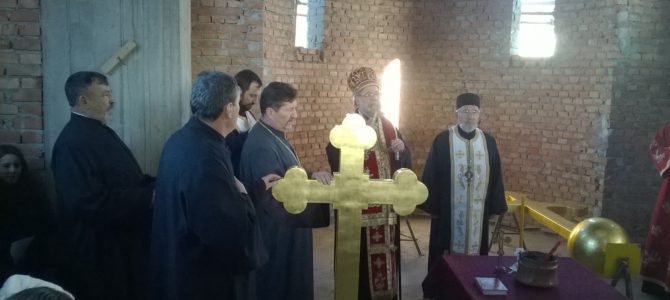 Освећени и постављени крстови на нови храм у Витојевцима