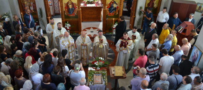 Прослављена слава храма Сабора српских светитеља у Руми