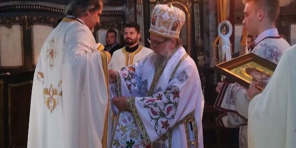 Света архијерејска литургија у Добановцима на Лазареву суботу