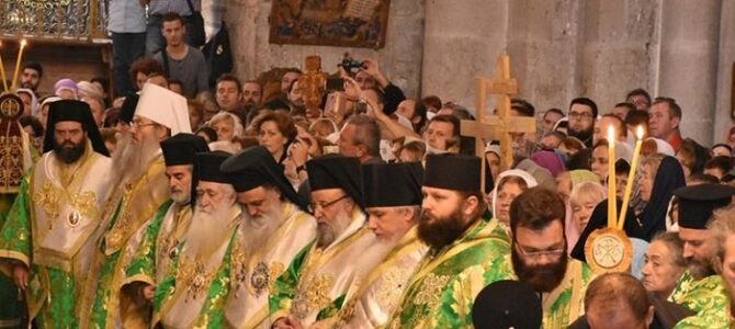 Свештеници СПЦ и из других помесних Цркава саслуживали на Крстовдан на Светом гробу