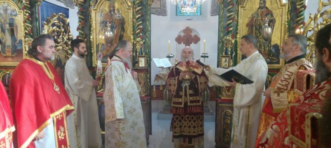 Патријарх српски г. Иринеј богослужио у Николајевском храму у Земуну