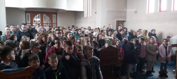 Детињци у храму Свете Петке у Новој Пазови