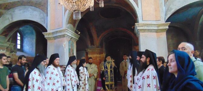 Празнично бденије уочи Видовдана у манастиру Раваници
