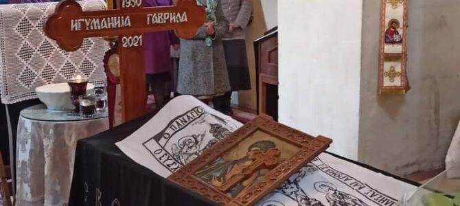 Молитвенo испраћeна мати Гаврила, игуманија манастира у Раковцу