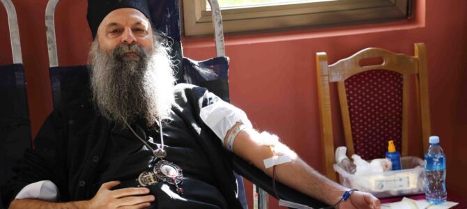 Патријарх Порфирије учествовао у акцији добровољног давања крви на пункту Завода за трансфузију при храму Светог Јована Владимира