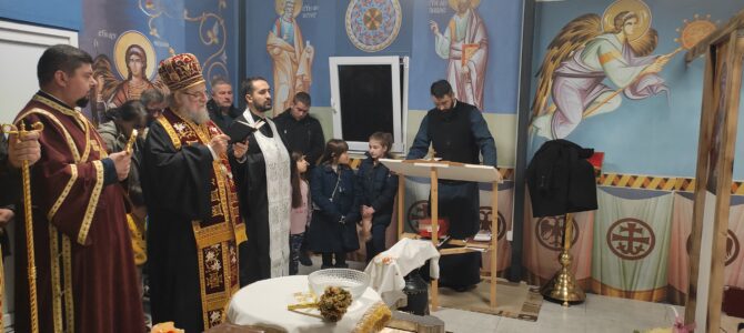 Освећење новог крста и звона у Јарковцима