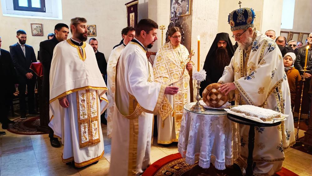 Манастир Раковац Светом архијерејском Литургијом прославио Светог Василија Великог