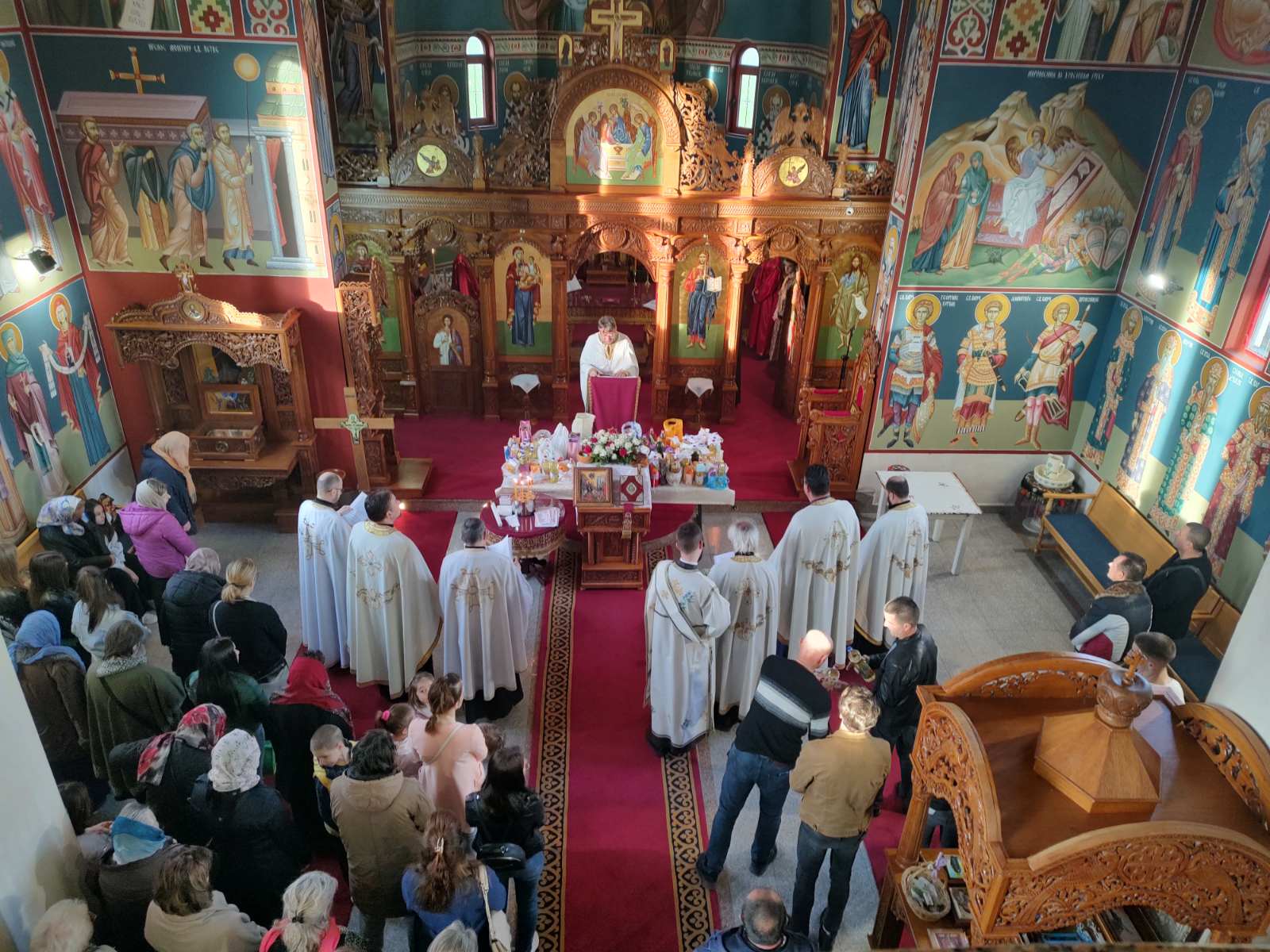 Велика среда у храму Свете Петке у Новој Пазови