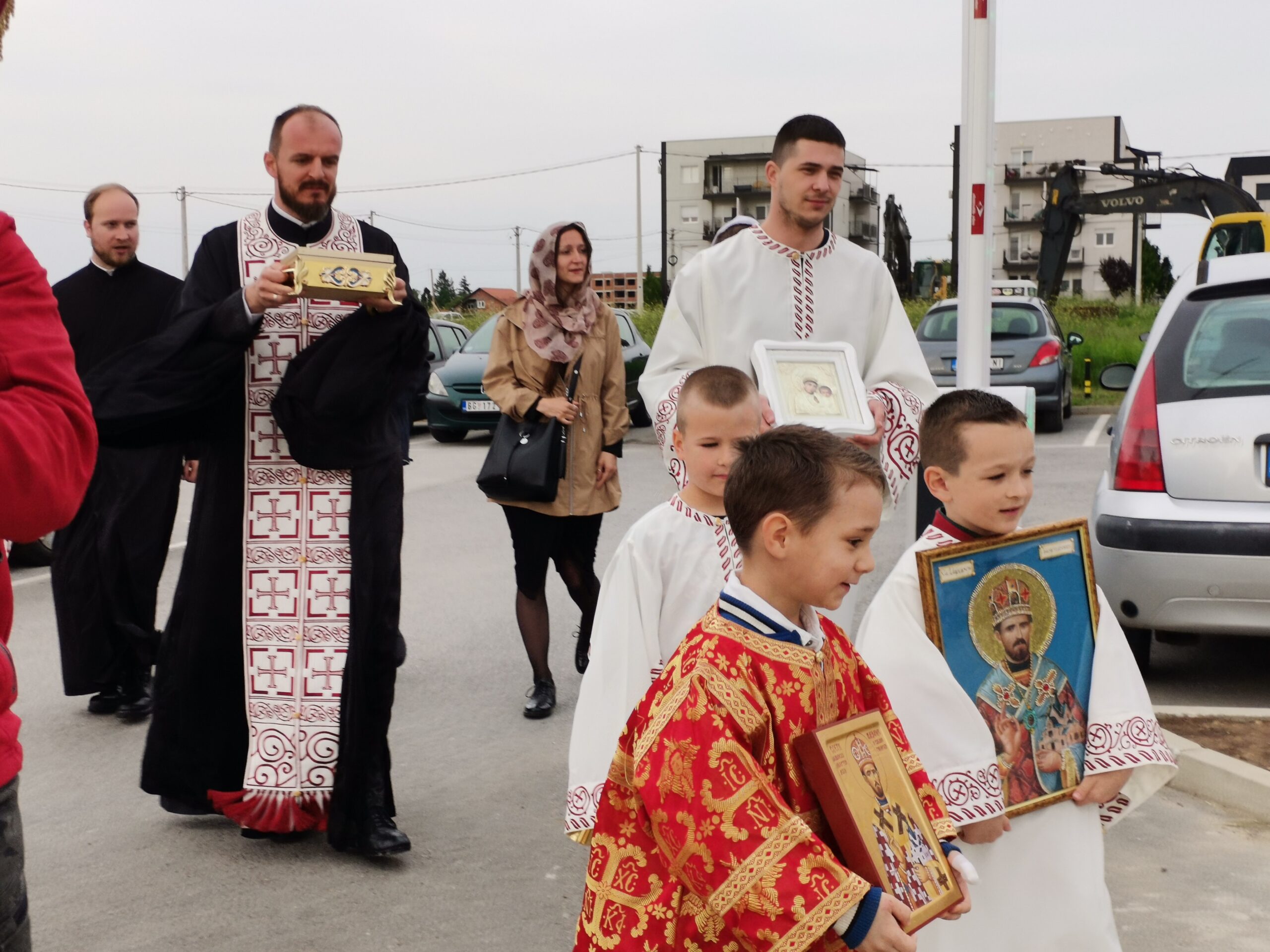 Честица моштију Светог Мардарија Либертивилског и Свеамеричког свечано дочекана у цркви Светог апостола Матеја у Сурчину