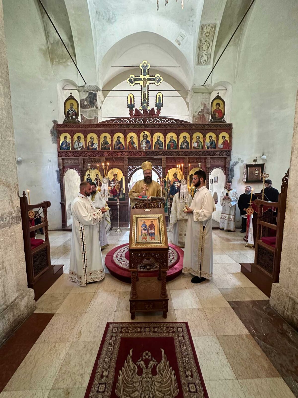 Света архијерејска Литургија у манастиру Раковцу