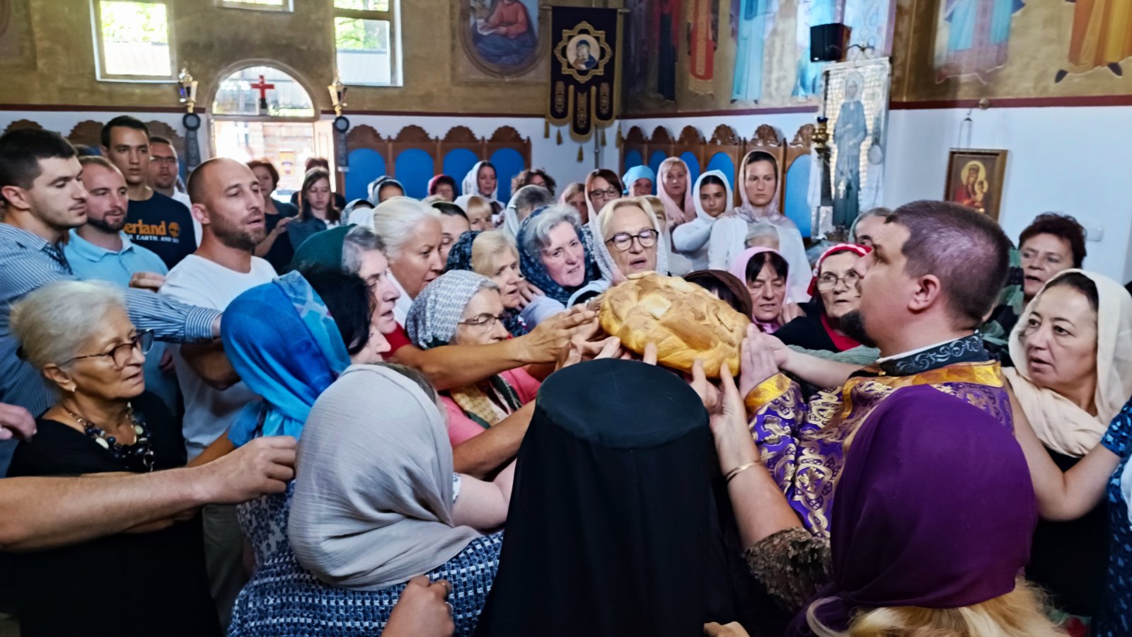 Крстовдан у храму Покрова Пресвете Богородице у Петроварадину