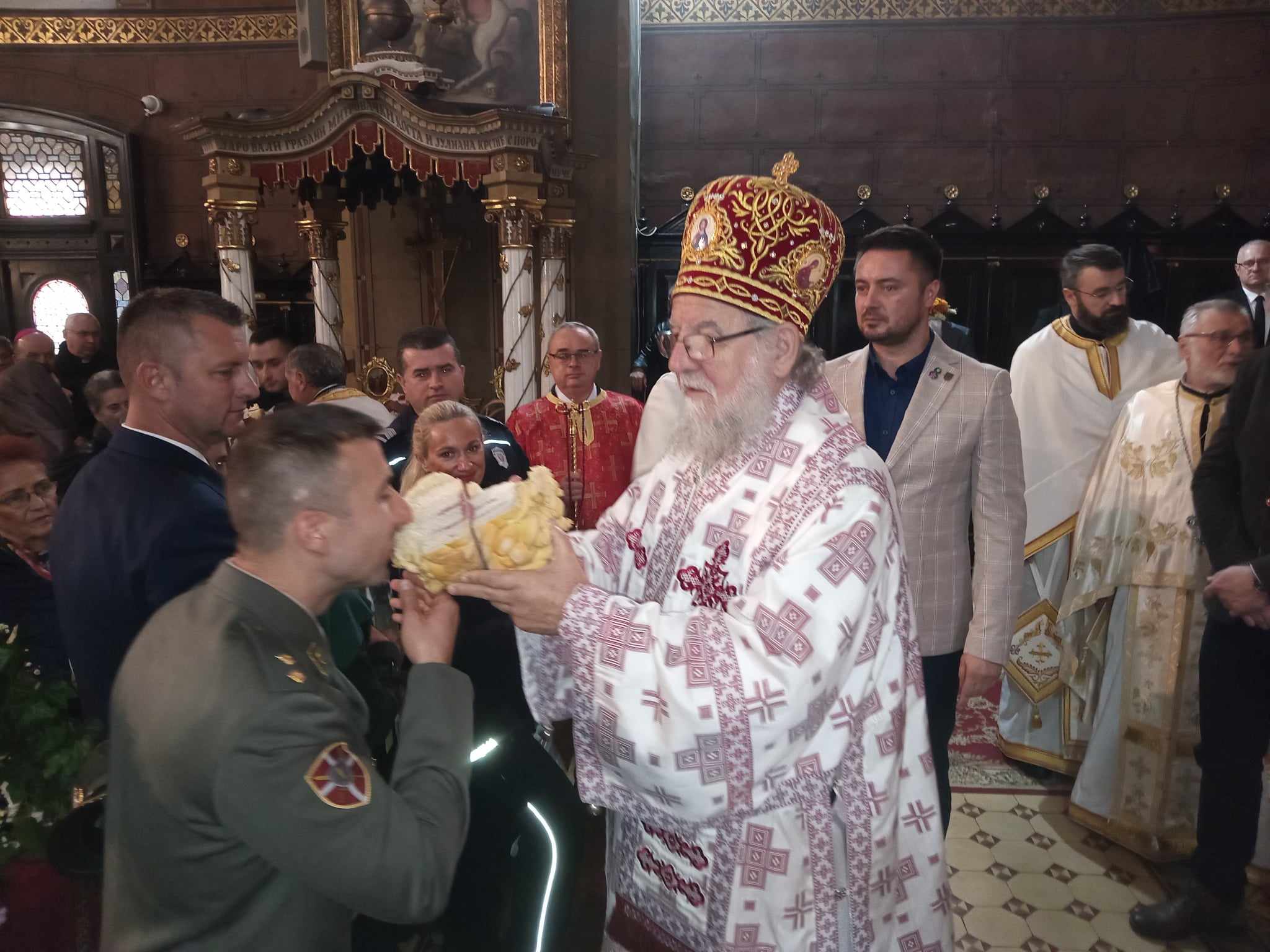 Епископ сремски Василије на дан градске славе у Сремској Митровици служио Свету архијерејску литургију