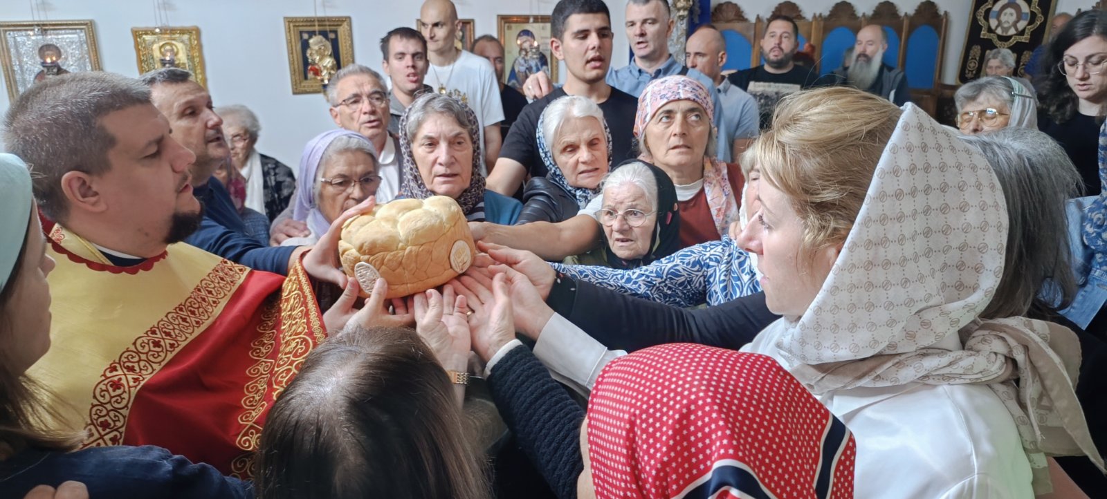 Покровски храм у Петроварадину прославио Царске мученике Покровски храм у Петроварадину прославио Царске мученике