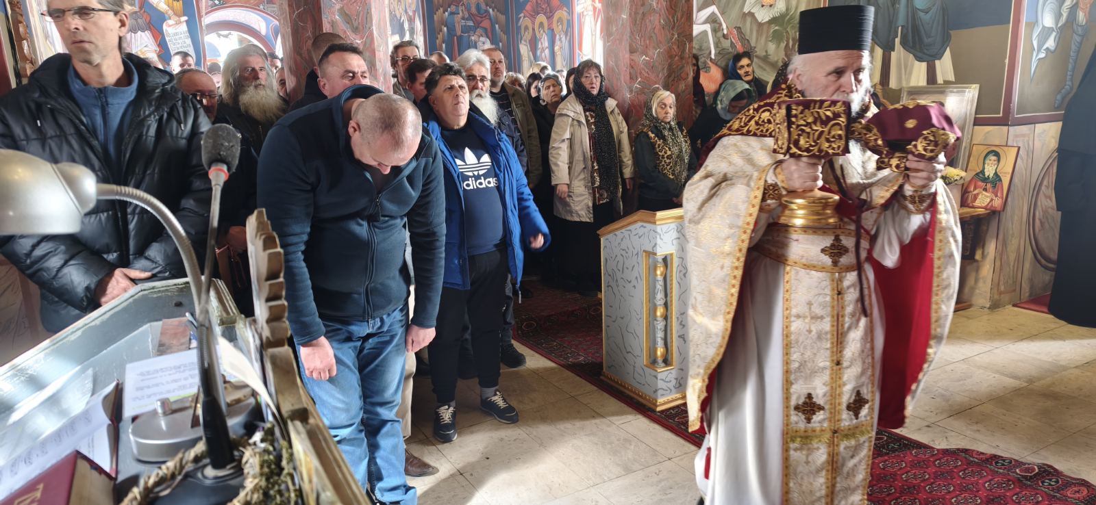 Света Литургија на Младенце у Великој Ремети